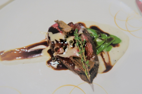 ディナークルーズの食事のお肉