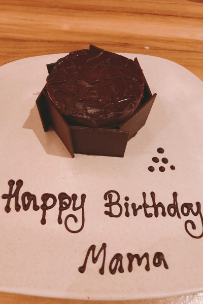 誕生日サプライズのケーキ