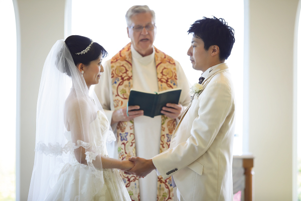 セントカタリナシーサイドチャペル 神父さん