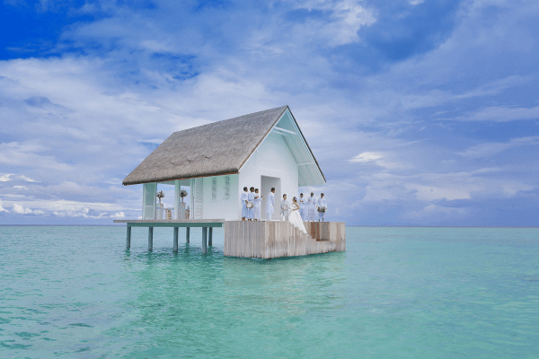 フォーシーズンズ モルディブ アット ランダーギラーヴァル 水上チャペル