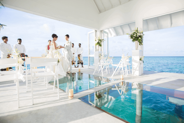 フォーシーズンズ モルディブ アット ランダーギラーヴァル 水上チャペル