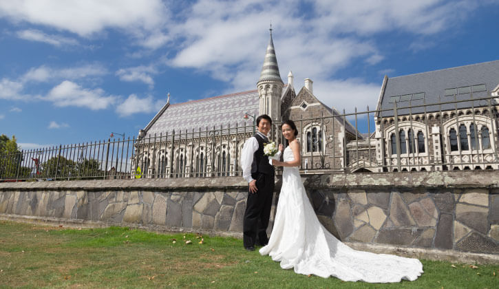 クライストチャーチ 教会をバックにフォト